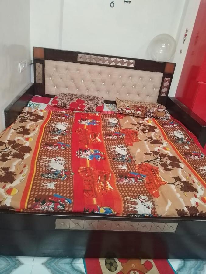 Aparna Niwas Home Stay Family Friendly Varanasi Bagian luar foto