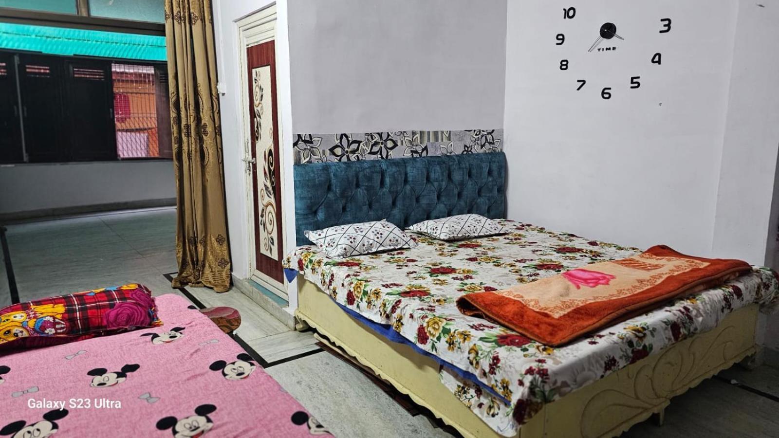 Aparna Niwas Home Stay Family Friendly Varanasi Bagian luar foto