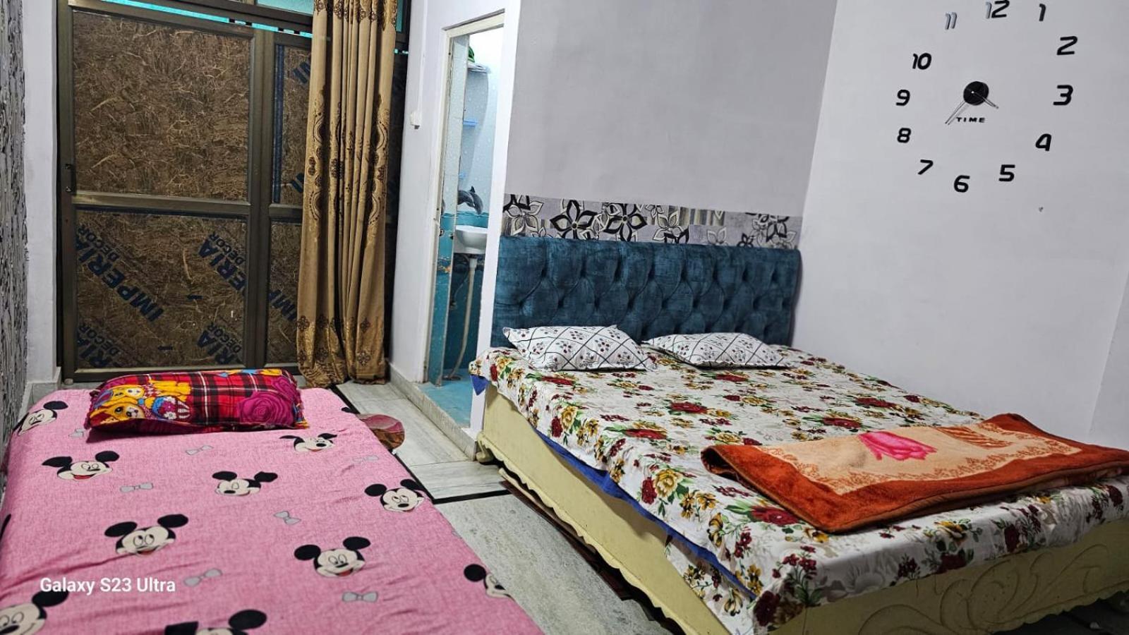 Aparna Niwas Home Stay Family Friendly Varanasi Bagian luar foto
